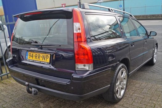 Volvo V70 - 2.4 140PK Momentum LEDER/17INCH/ORIG.NL - 1