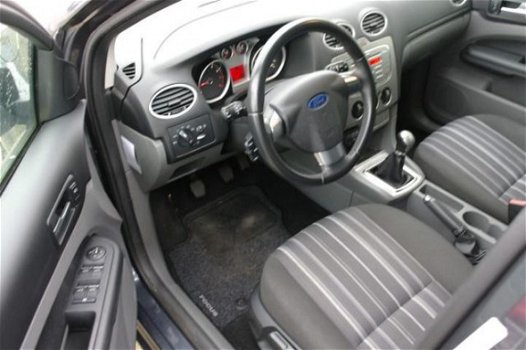 Ford Focus Wagon - 1.6 Titanium airco-voorruitverwarming - 1