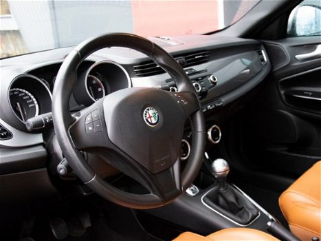 Alfa Romeo Giulietta - 1.6 JTDm Distinctive | panoramadak | leder | - 1