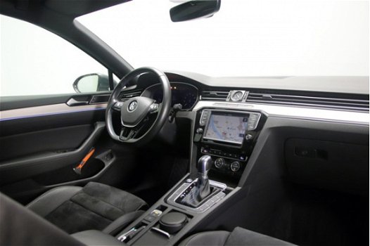 Volkswagen Passat Variant - 1.4 TSI GTE Connected Series Plus Digital Cockpit Panoramadak Leer/Alcan - 1