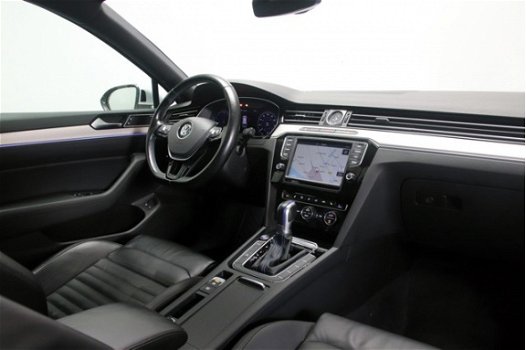 Volkswagen Passat Variant - 1.4 TSI GTE Highline Leder Digital Cockpit Panoramadak Camera - 1