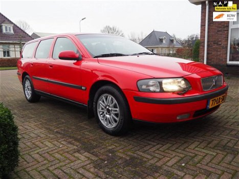 Volvo V70 - 2.4 Comfort Line | ECC | LMV | Trekhaak | Netjes | - 1