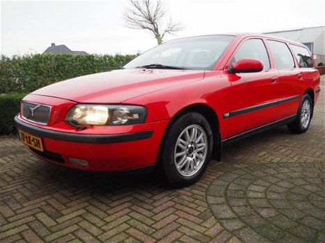 Volvo V70 - 2.4 Comfort Line | ECC | LMV | Trekhaak | Netjes | - 1