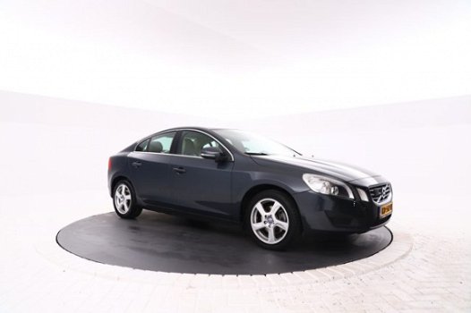 Volvo S60 - 1.6 T3 Summum Automaat, Leer, Adap. cruise, Navi, Airco - 1