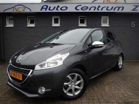 Peugeot 208 - STYLE 1.2 PURETECH 82 5 deurs aut. navi airco/ecc el ramen trek - 1