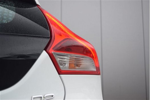 Volvo V40 - 1.6 D2 Clima Cruise Keyless Stoelverw Navi PDC Automaat Euro 5 - 1