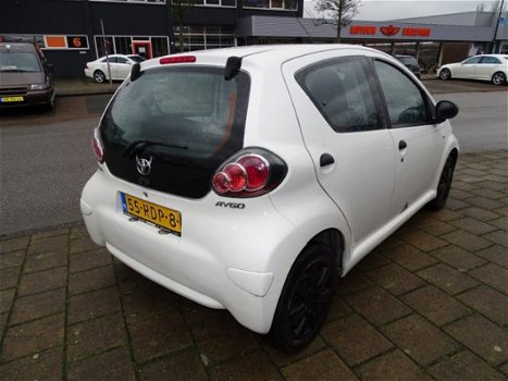 Toyota Aygo - 1.0 12V VVT-I Acces - 152877 Km - Stuurbekr - Mp3 - Aux - 1