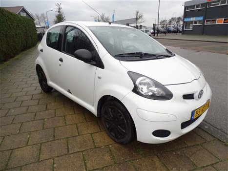 Toyota Aygo - 1.0 12V VVT-I Acces - 152877 Km - Stuurbekr - Mp3 - Aux - 1