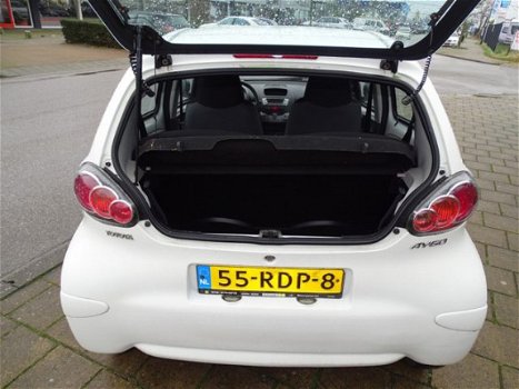 Toyota Aygo - 1.0 12V VVT-I Acces - 152877 Km - Stuurbekr - Mp3 - Aux - 1