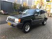 Jeep Grand Cherokee - 4.0i Laredo airco / automaat / apk:1-21 - 1 - Thumbnail