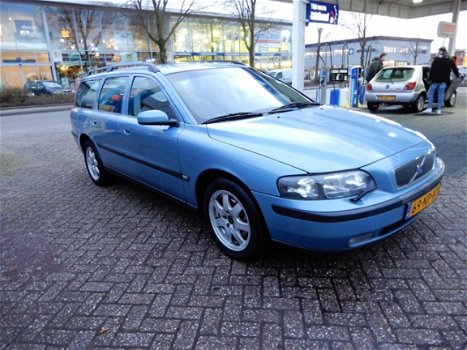 Volvo V70 - 2.4 Comfort Line automaat - 1