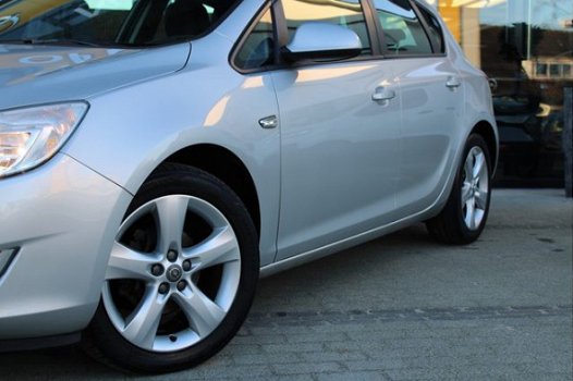 Opel Astra - 1.4i Turbo Edition - 1