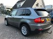 BMW X5 - 3.0d High executive grijs kenteken Alle - 1 - Thumbnail