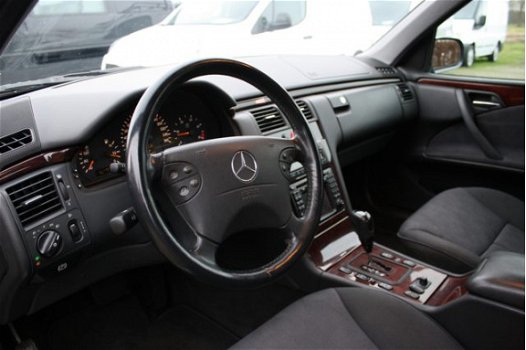 Mercedes-Benz E-klasse - 200 CDI Elegance YOUNGTIMER LAGE KM. STAND - 1