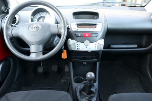 Toyota Aygo - 1.0 VVT-i Comfort, Lichtmetalen velgen, Airco - 1