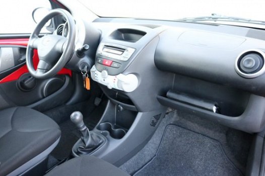 Toyota Aygo - 1.0 VVT-i Comfort, Lichtmetalen velgen, Airco - 1