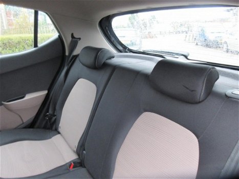 Hyundai i10 - 1.0i i-Motion airco/hoge instap/nieuw model/btw auto - 1