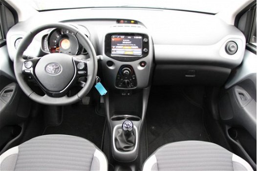 Toyota Aygo - 1.0 VVT-i x-play *NIEUWE AUTO / VOORRAAD VOORDEEL - 1
