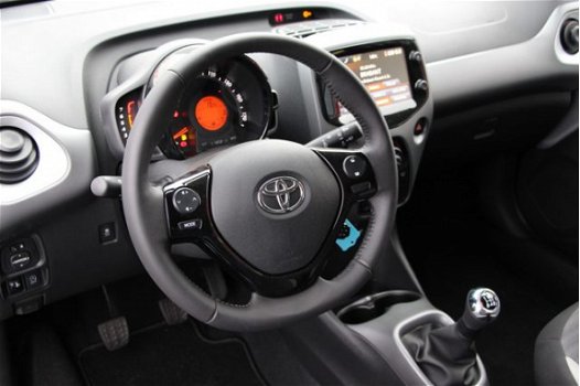 Toyota Aygo - 1.0 VVT-i x-play *NIEUWE AUTO / VOORRAAD VOORDEEL - 1