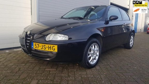 Alfa Romeo 147 - 1.6 T.Spark Distinctive Trekhaak | APK 01-2021 - 1