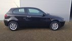 Alfa Romeo 147 - 1.6 T.Spark Distinctive Trekhaak | APK 01-2021 - 1 - Thumbnail