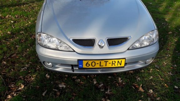 Renault Mégane Cabrio - 2.0-16V Motor defect - 1