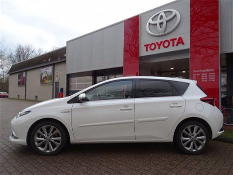 Toyota Auris - 1.8 Hybrid Lounge / Navigatie / Stoelverwarming / LED / Parkeersensoren / DAB / Keyle - 1