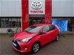 Toyota Yaris - 1.5 Hybrid Lounge / Navigatie / Keyless Entry / Parkeercamera / Bluetooth / Lichtmeta - 1 - Thumbnail