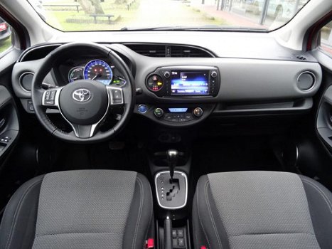 Toyota Yaris - 1.5 Hybrid Lounge / Navigatie / Keyless Entry / Parkeercamera / Bluetooth / Lichtmeta - 1