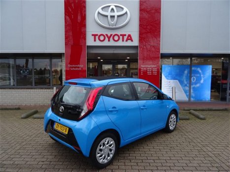 Toyota Aygo - 1.0 VVT-i x-play / Cancas Schuifdak / Airco / Bluetooth / Parkeercamera / USB / Electr - 1