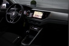 Volkswagen Polo - Comfortline 1.0 TSI 95pk Navigatie DAB Parkeersensoren Cruise control Climatronic