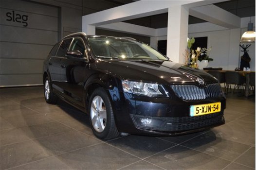 Skoda Octavia Combi - 1.6 TDI Greenline navigatie clima cruise pdc trekhaak 111 pk - 1