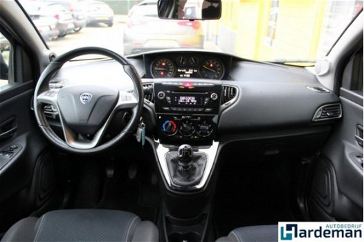 Lancia Y(psilon) - 0.9 TwinAir S Momo Design. Airco Bluetooth - 1