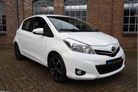 Toyota Yaris - 1.3 VVT-i Dynamic Automaat 2013 60.820km Navi Cruise Camera Clima P.D.C - 1