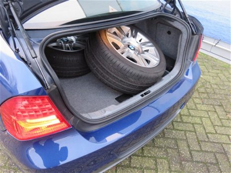 BMW 3-serie - 318d Business Line M Sport | Volledig onderhoud | Navigatie | Winterbanden - 1