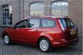 Ford Focus Wagon - 1.6 Titanium Navigatie, ECC Clima, PDC, Trekhaak, Cruise control - 1 - Thumbnail