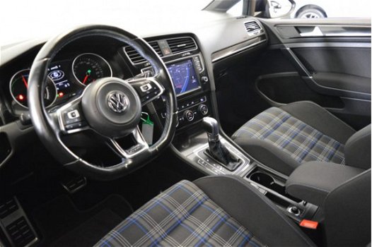 Volkswagen Golf - GTE 204PK SPORT NAVI/PDC/LMV - 1