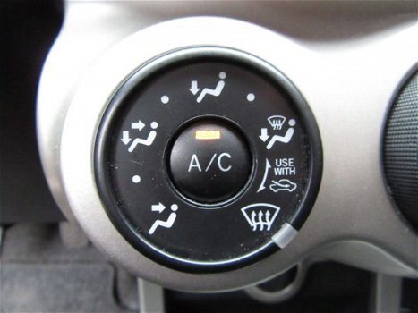 Toyota Urban Cruiser - 1.3 VVT-i Aspiration | NAVIGATIE | AIRCO | 6-BAK | HOGE INSTAP | INCL. BOVAG - 1