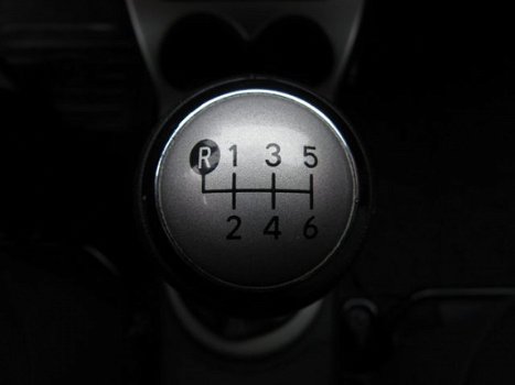 Toyota Urban Cruiser - 1.3 VVT-i Aspiration | NAVIGATIE | AIRCO | 6-BAK | HOGE INSTAP | INCL. BOVAG - 1