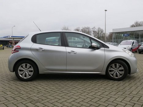 Peugeot 208 - 1.4 VTi Envy ECC / Navi / Trekhaak - 1