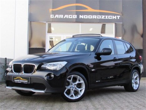 BMW X1 - 1.8i 150PK sDrive Executive PANORAMADAK|AIRCO|ELEKTRISCHE PAKKET|ACHTER|18 INCH VELGEN - 1