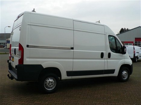 Peugeot Boxer - 335 2.0 BlueHDI L2H2 Pro trekhaak / geveerde stoel / laadvloer / 131 PK - 1