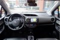 Toyota Yaris - 1.5 Hybrid Active Business Navigatie, Lederen bekleding, Trekhaak - 1 - Thumbnail