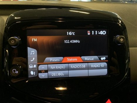 Peugeot 108 - 1.0 e-VTi Allure CLIMATE CONTROL-CHROOM PAKKET-NAVIGATIE BY APPLE CARPLAY-ACHTERUITRIJ - 1