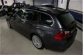 BMW 3-serie Touring - 325i High Executive LEER / NAVI / VELG / 2e EIG / INRUIL KOOPJE - 1 - Thumbnail