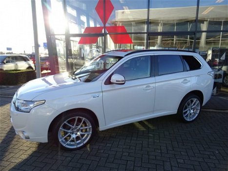 Mitsubishi Outlander - 2.0 PHEV Instyle *PRIJS IS INCL. BTW* 4WD*LEDER*20