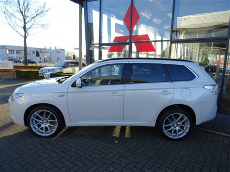 Mitsubishi Outlander - 2.0 PHEV Instyle *PRIJS IS INCL. BTW* 4WD*LEDER*20