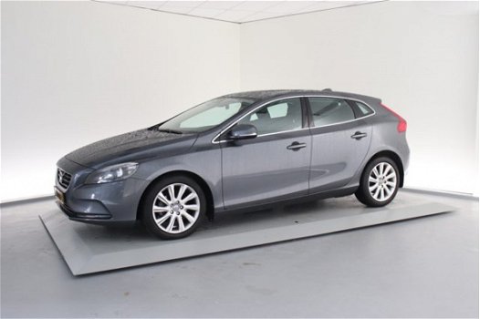 Volvo V40 - D2 Momentum - 1