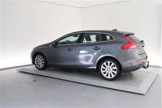 Volvo V40 - D2 Momentum - 1