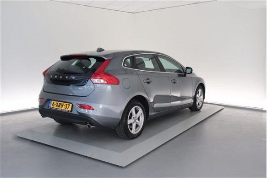 Volvo V40 - D4 Momentum Business Pack Connect - 1